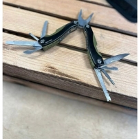 multitul-multitool-kombi-mnogofunktsionalnyj-nozh-v-chekhle-oliva