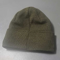 shapka-vyazanaya-s-kokardoj-ngu-s-flis-khaki